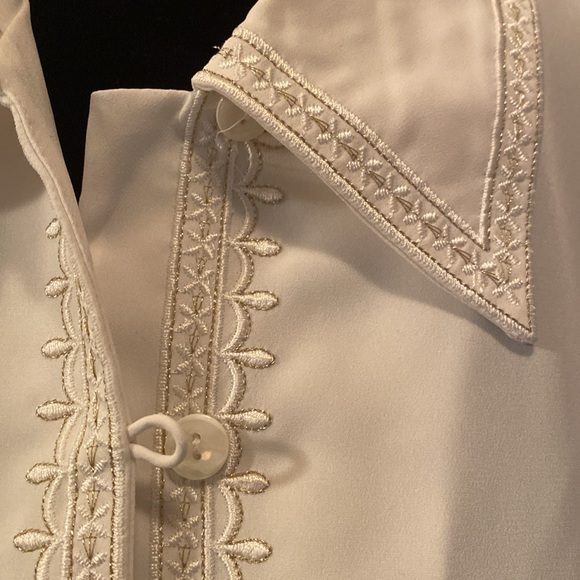 Vintage petite golden thread embroidery design long sleeve blouse - Picture 5 of 13